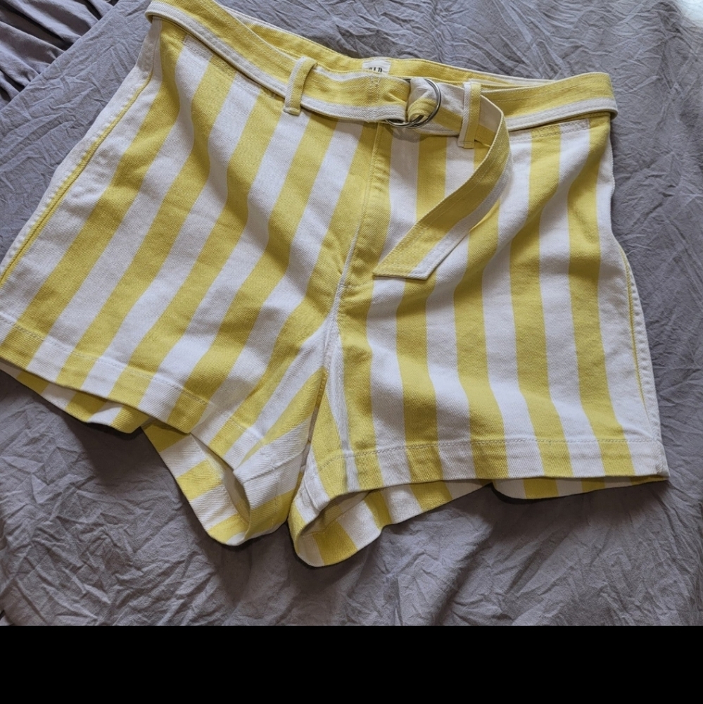 GAP womens size 12 tall, High Rise Yellow stripe short‎